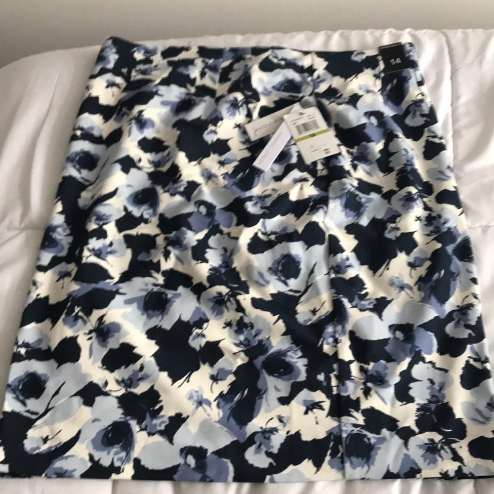 NEW Amanda + Chelsea blue floral pencil skirt
